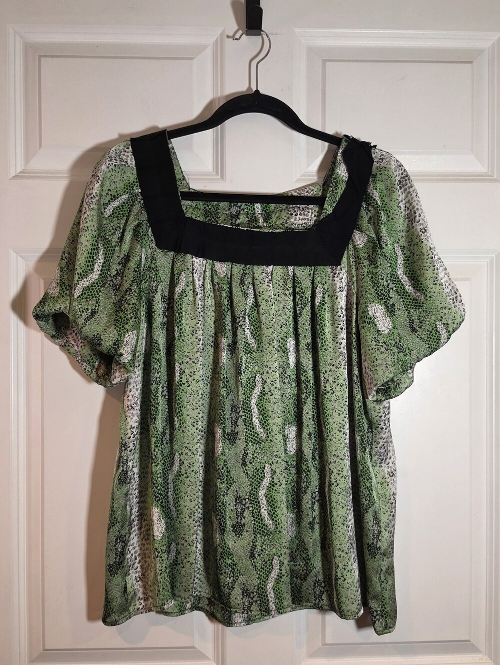 Jaipur Vintage Green Snakeskin Print Blouse With Black Accent L